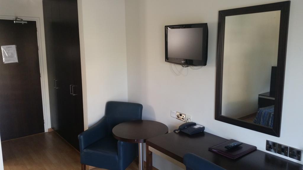 Crown Resorts Henipa Larnaka Zimmer foto