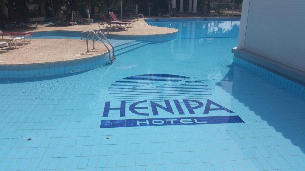 Crown Resorts Henipa Larnaka Exterior foto