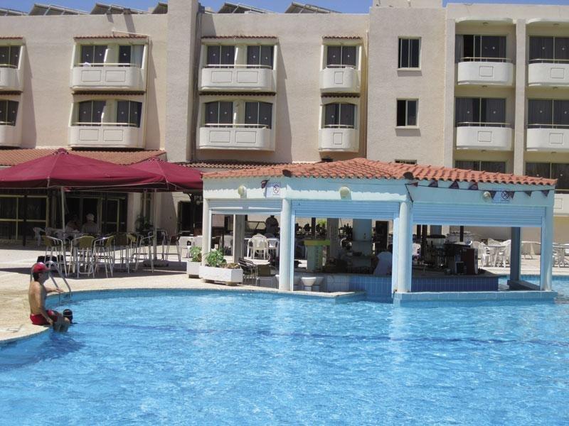 Crown Resorts Henipa Larnaka Exterior foto