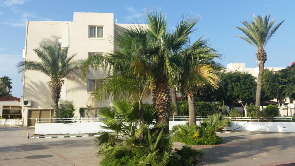 Crown Resorts Henipa Larnaka Exterior foto
