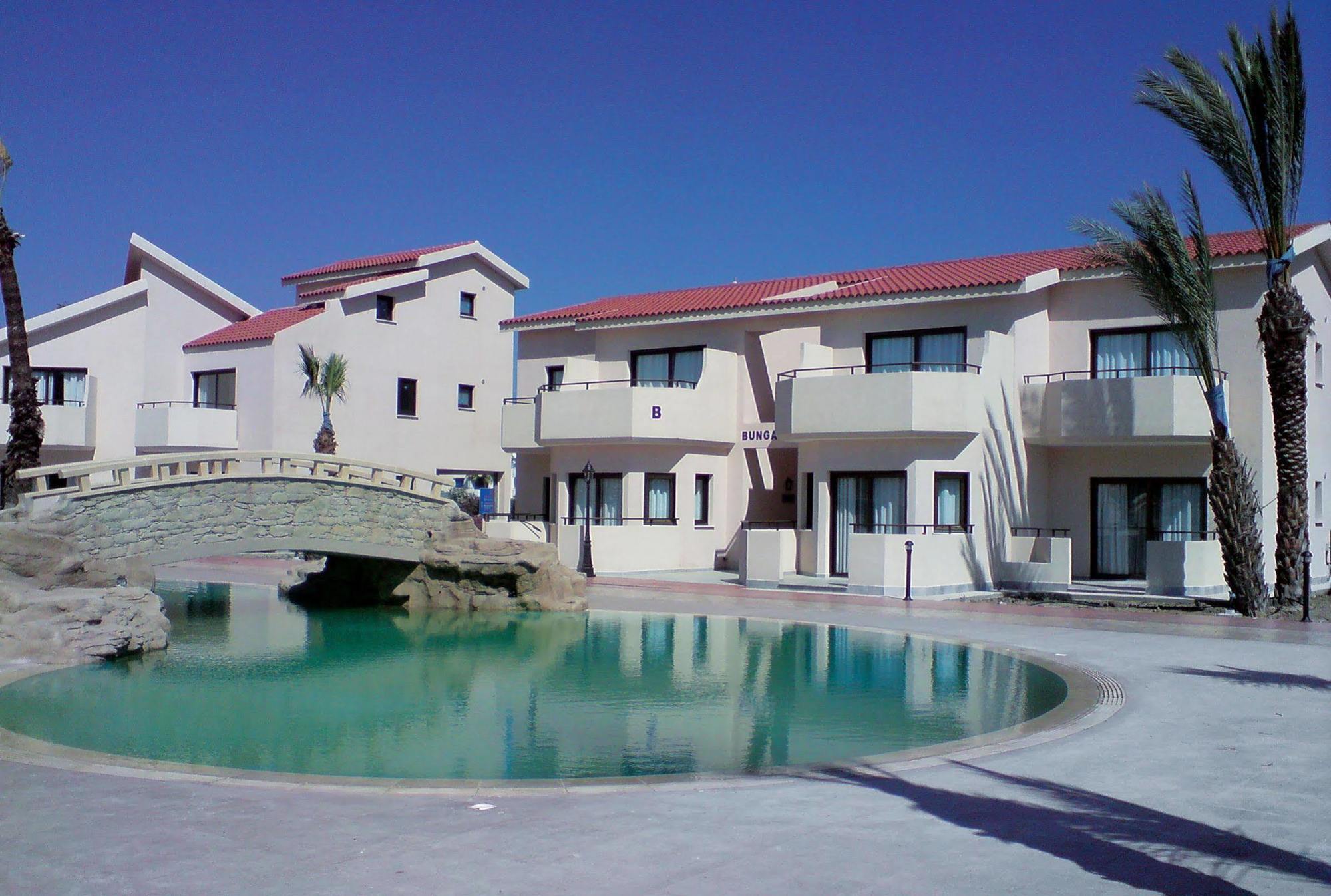 Crown Resorts Henipa Larnaka Exterior foto